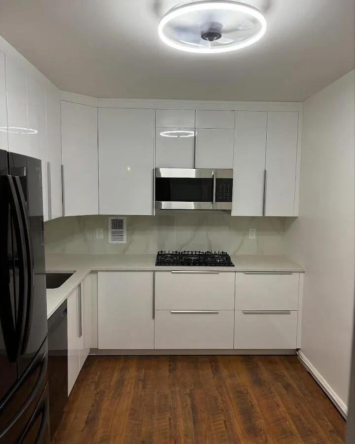 Renovated kitchen with quartz countertops in Alum Rock